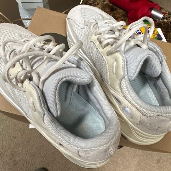 Only use once 9/10 condition comes with original box price negotiable - Picture 5 of 9